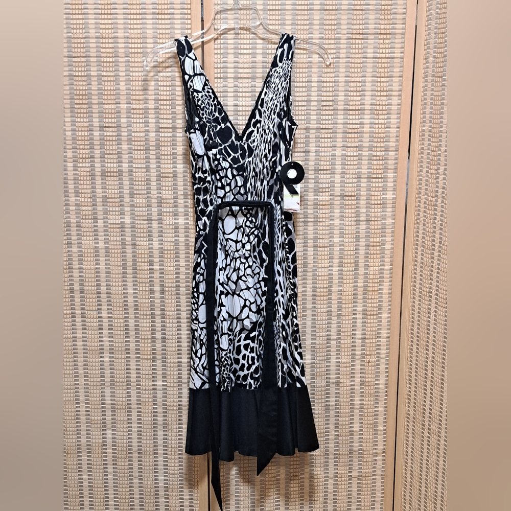 Nine West Women's Black and White dress size 4
